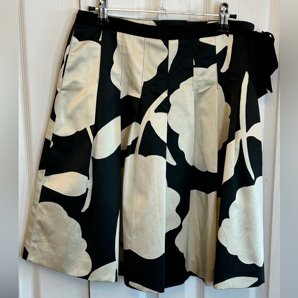 Sandra Angelozzi Black & Cream Floral Skirt Size 32 (0/XS) | A-Line Ribbon Detai